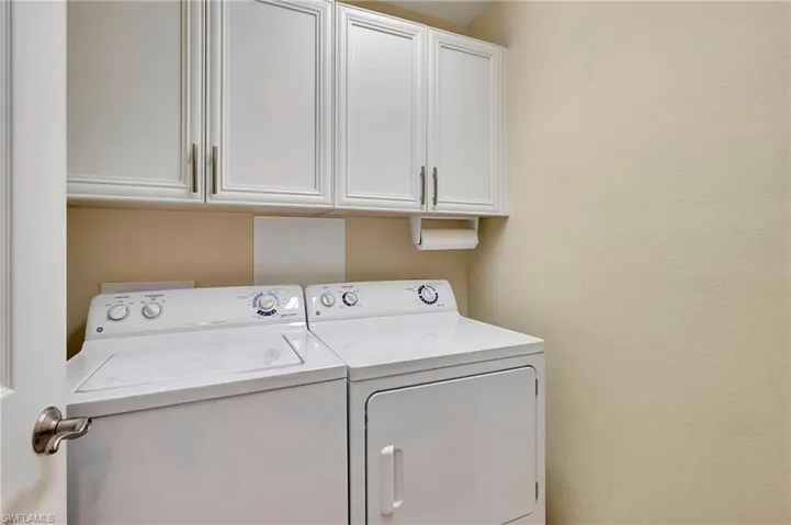 6685  Alden Woods  CIR, Naples, FL 34113