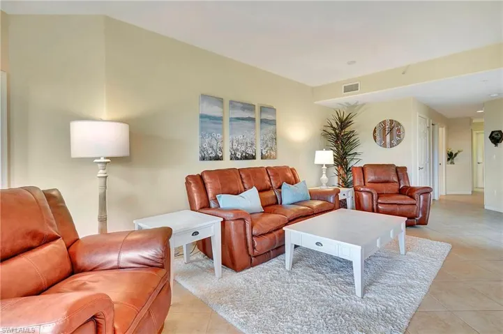6685  Alden Woods  CIR, Naples, FL 34113