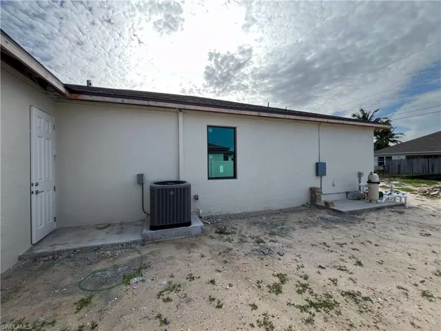 1123 SW 42nd  TER, Cape Coral, FL 33914