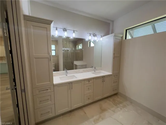 1123 SW 42nd  TER, Cape Coral, FL 33914