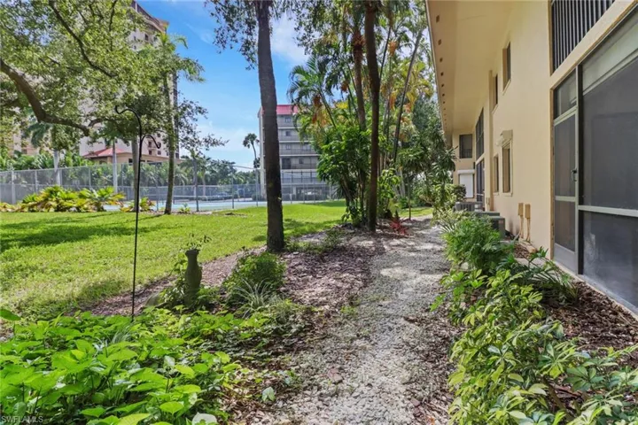 7115 Lakeridge Ct 110, Fort Myers, Florida 33907