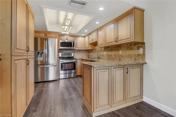 7115 Lakeridge Ct 110, Fort Myers, Florida 33907