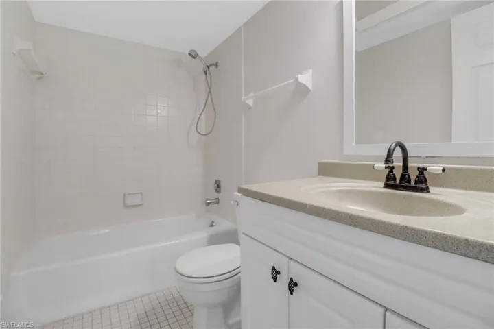 7115 Lakeridge Ct 110, Fort Myers, Florida 33907