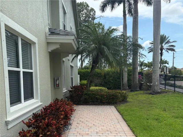 1305 Mariposa Cir 1204, Naples, Florida 34105