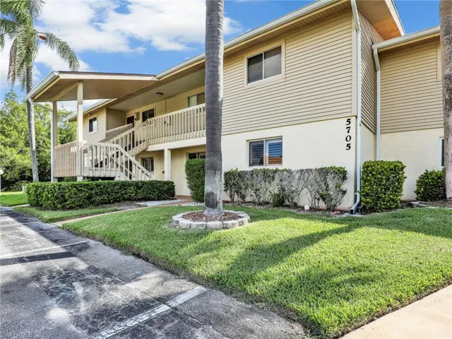 5705  Foxlake  DR, North Fort Myers, FL 33917