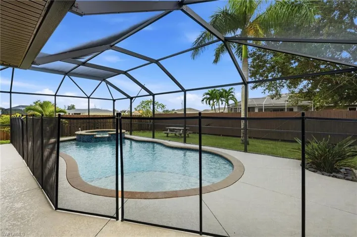 304 Ne 20th Ter, Cape Coral, Florida 33909