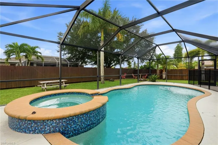 304 Ne 20th Ter, Cape Coral, Florida 33909
