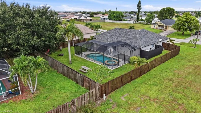 304 Ne 20th Ter, Cape Coral, Florida 33909
