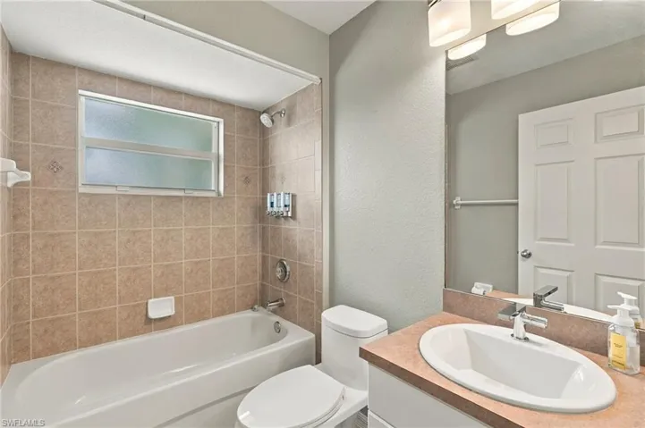 304 Ne 20th Ter, Cape Coral, Florida 33909