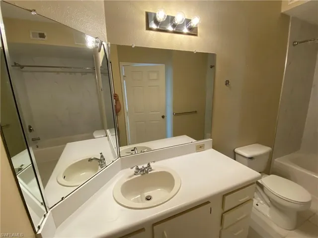 11490 Villa Grand 209, Fort Myers, Florida 33913