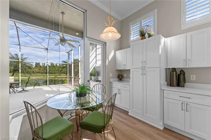 breakfast nook over looking lanai