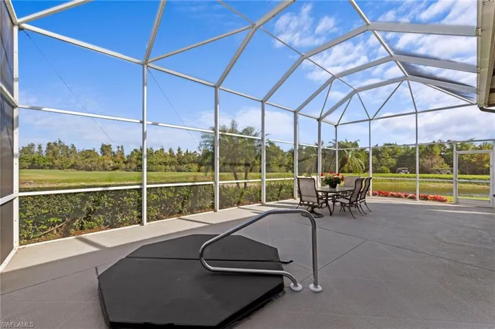 large lanai with spa