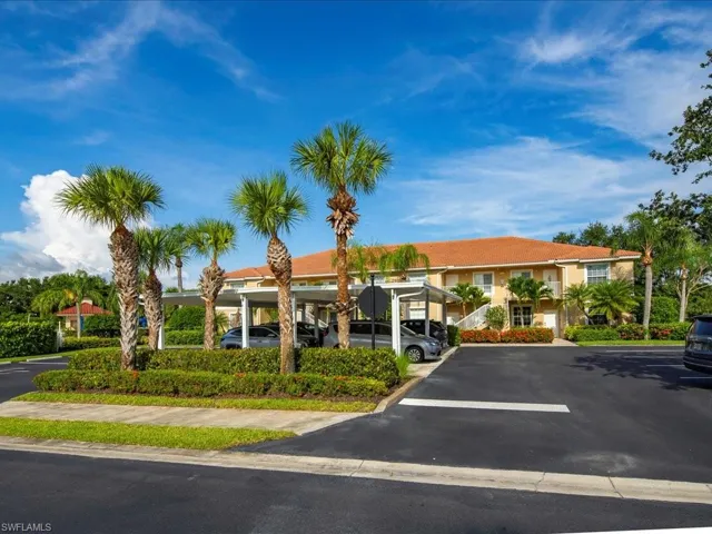 2805  Cypress Trace  CIR, Naples, FL 34119