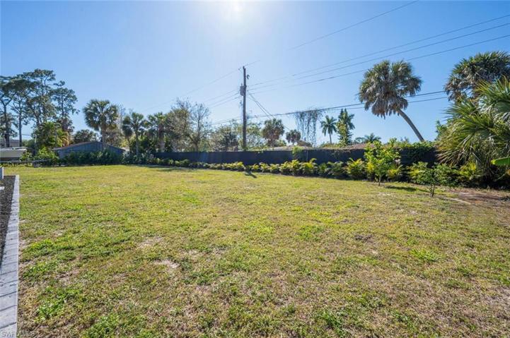 4608  Normandy  DR, Naples, FL 34112