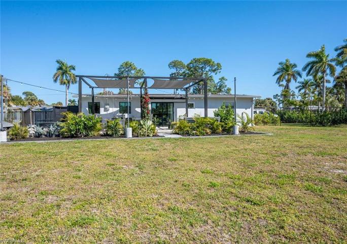 4608  Normandy  DR, Naples, FL 34112