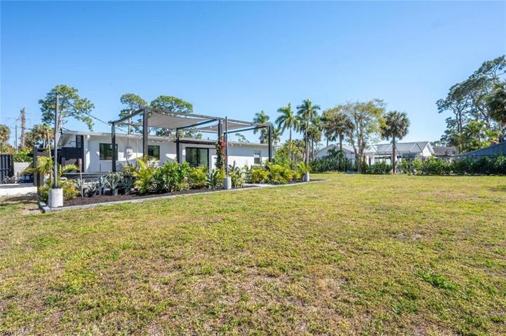 4608  Normandy  DR, Naples, FL 34112
