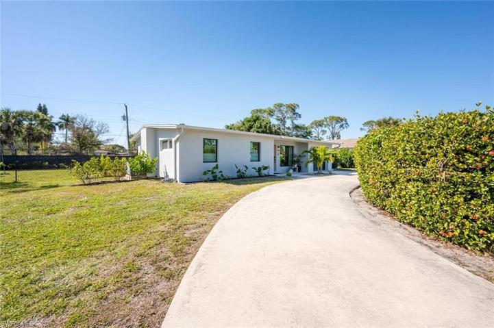 4608  Normandy  DR, Naples, FL 34112