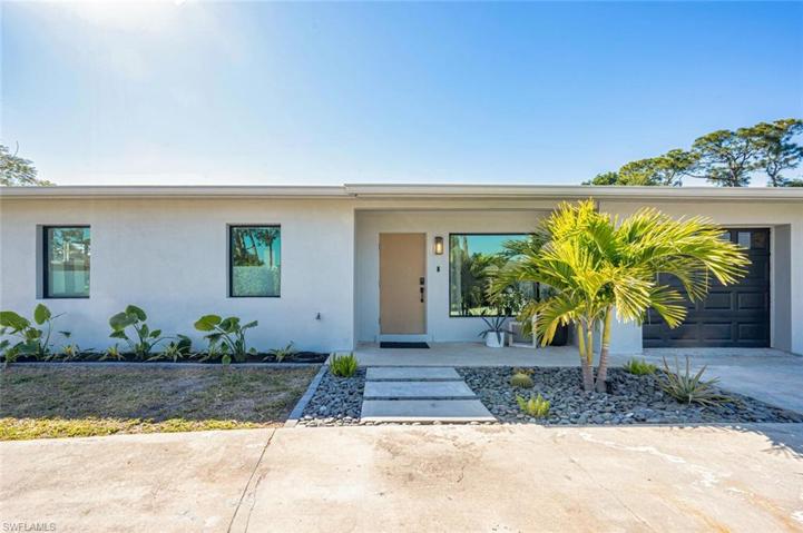 4608  Normandy  DR, Naples, FL 34112
