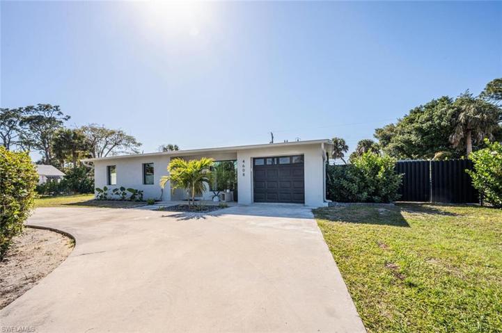 4608  Normandy  DR, Naples, FL 34112