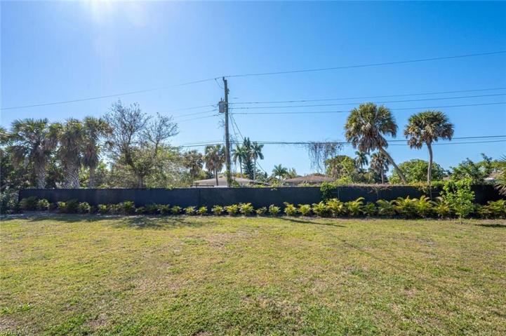 4608  Normandy  DR, Naples, FL 34112