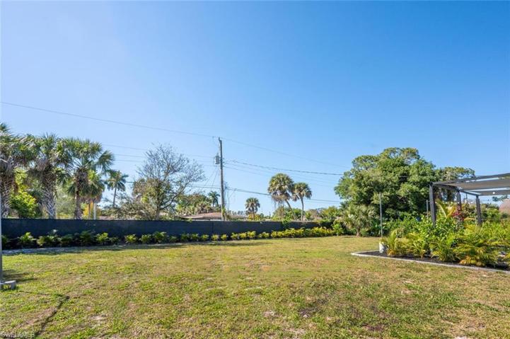 4608  Normandy  DR, Naples, FL 34112