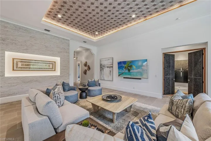 2243 Residence Cir, Naples, Florida 34105
