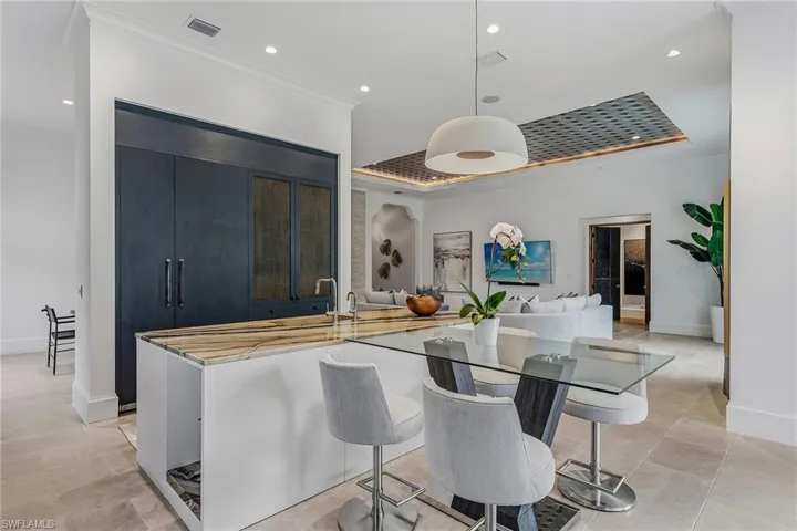 2243 Residence Cir, Naples, Florida 34105