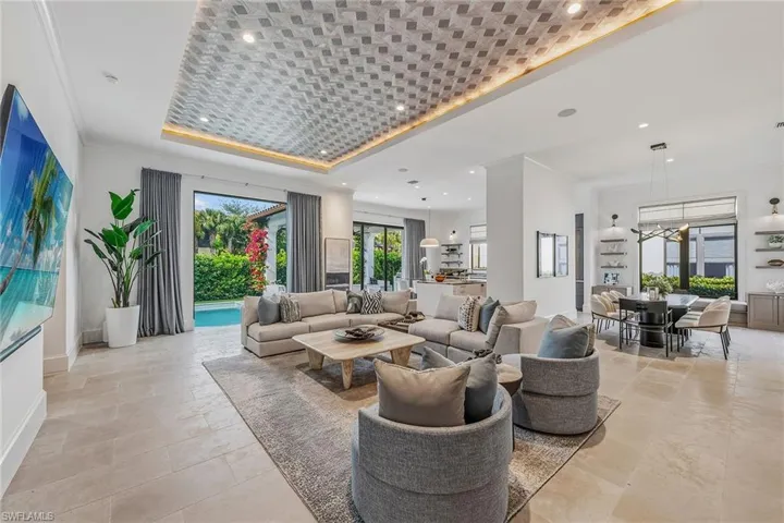 2243 Residence Cir, Naples, Florida 34105