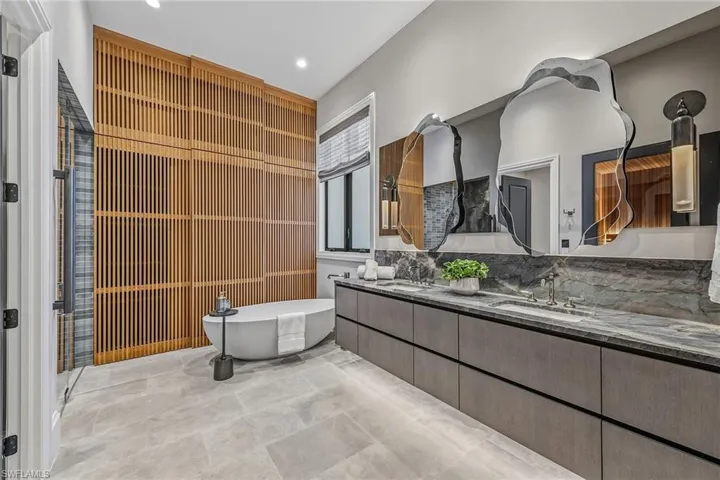 2243 Residence Cir, Naples, Florida 34105