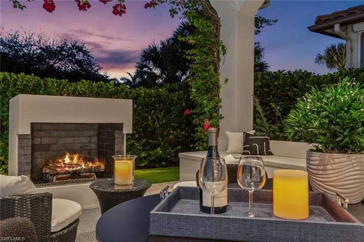 2243 Residence Cir, Naples, Florida 34105