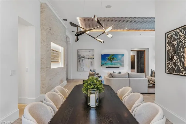 2243 Residence Cir, Naples, Florida 34105