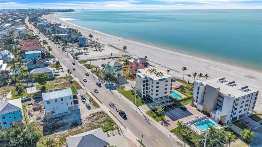 Bird's eye view of a pool and extended coastline