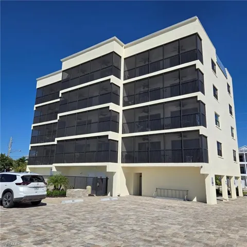 View of apartment building / complex
