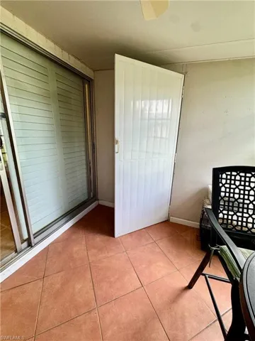 Balcony with ceiling fan