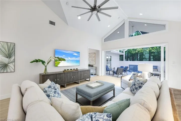 2100  Curtis  ST, Naples, FL 34112