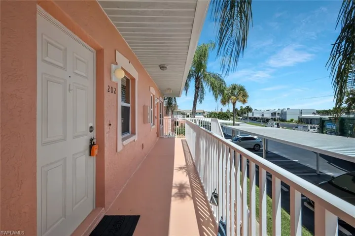 4550 Se 5th Pl 202, Cape Coral, Florida 33904