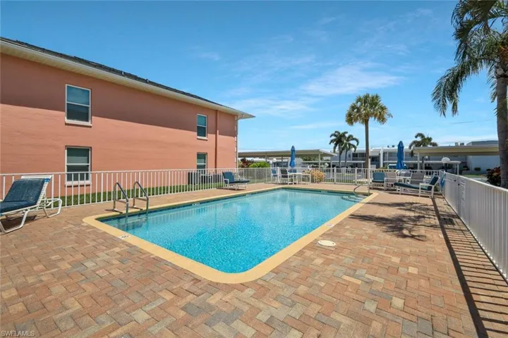 4550 Se 5th Pl 202, Cape Coral, Florida 33904