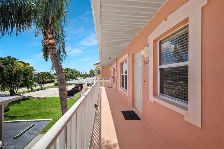4550 Se 5th Pl 202, Cape Coral, Florida 33904