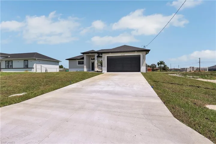 View of front facade with a garage and a front yard
