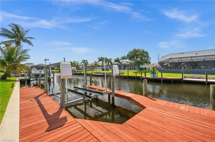 Large dock and lift