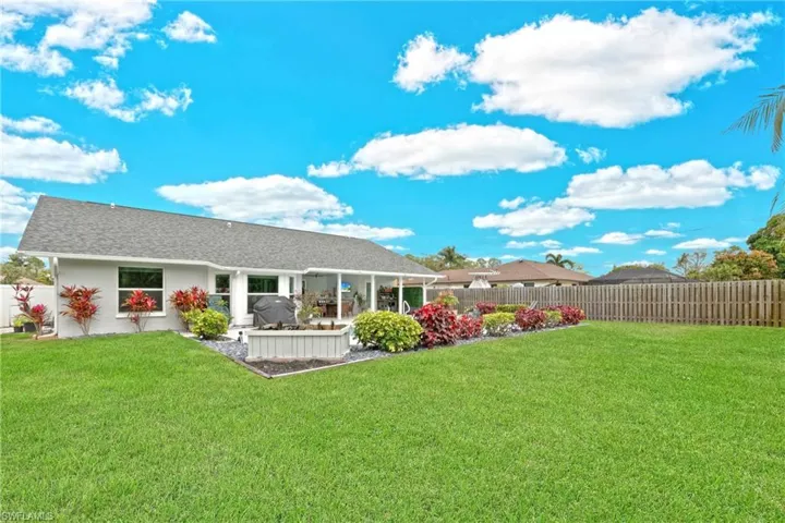 124 Willowick DR, NAPLES FL 34110