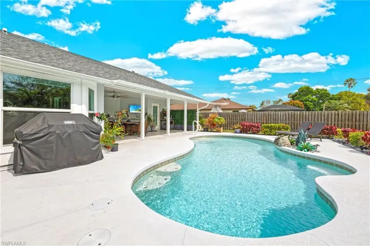 124 Willowick DR, NAPLES FL 34110