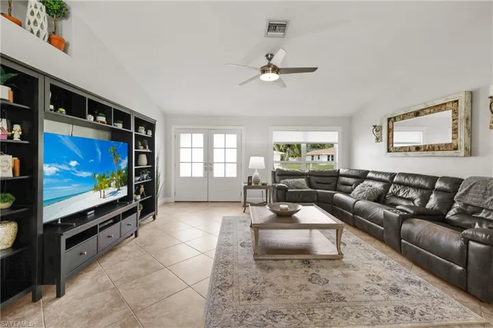 124 Willowick DR, NAPLES FL 34110
