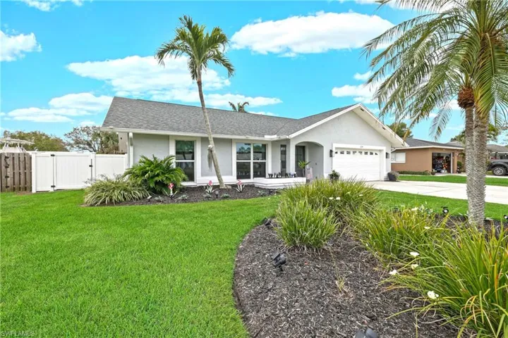 124 Willowick DR, NAPLES FL 34110