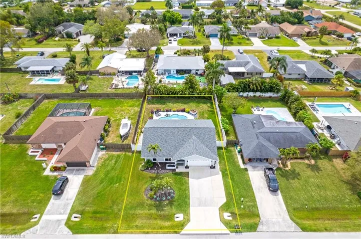 124 Willowick DR, NAPLES FL 34110