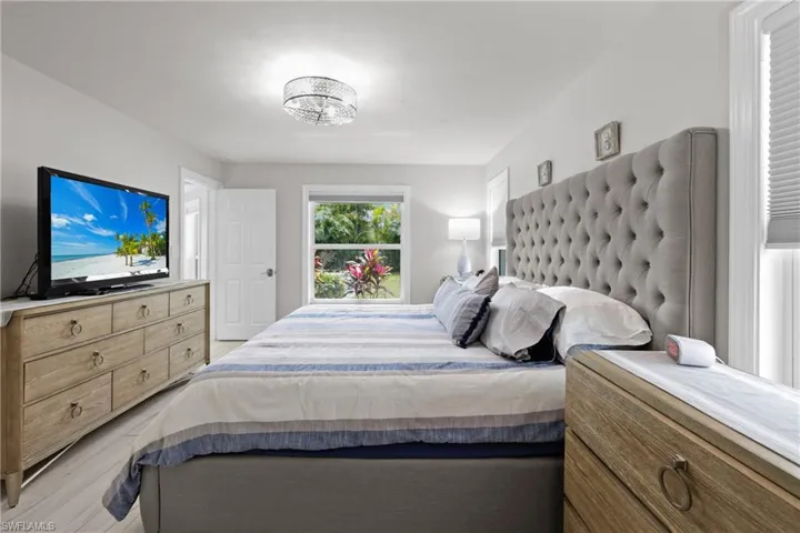 124 Willowick DR, NAPLES FL 34110