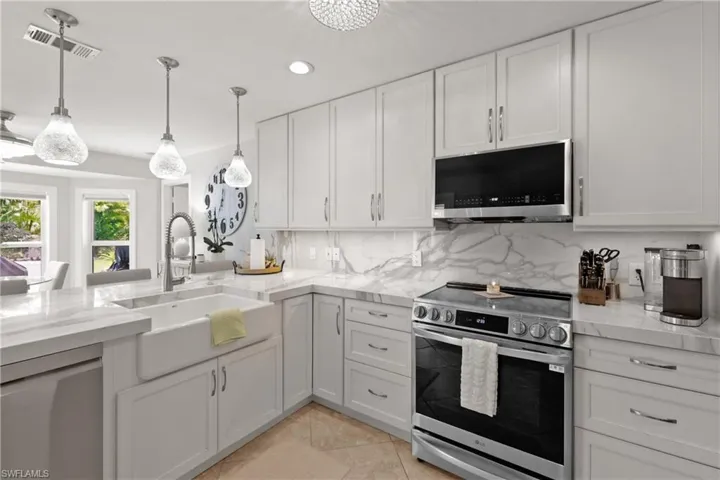 124 Willowick DR, NAPLES FL 34110