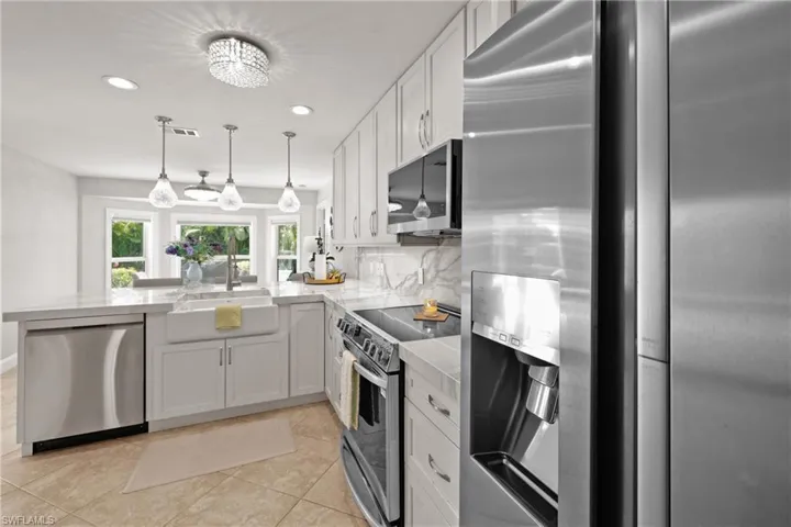 124 Willowick DR, NAPLES FL 34110