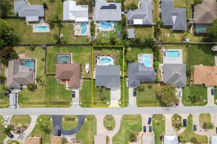 124 Willowick DR, NAPLES FL 34110