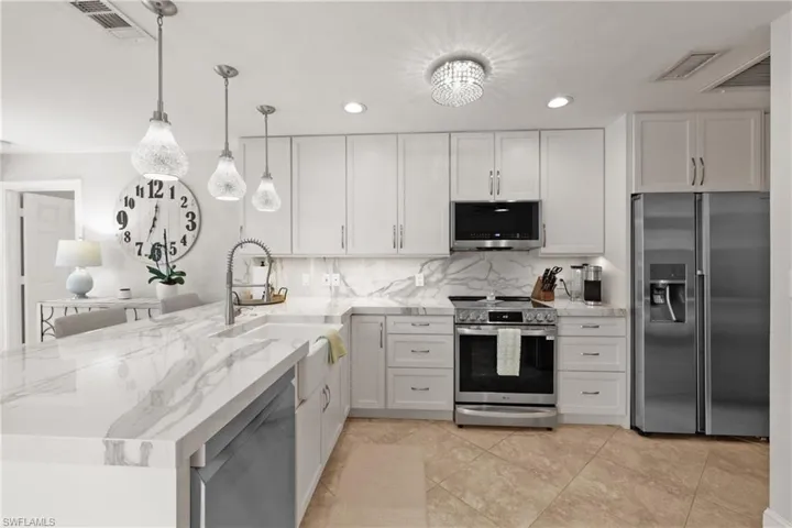 124 Willowick DR, NAPLES FL 34110
